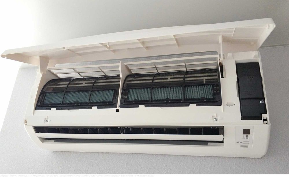 Климатик Daikin Sensira 18 000 BTU (FTXB50C) – Запазен, пълен комплект