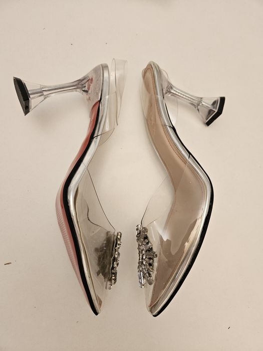 Pantofi transparenti cu toc