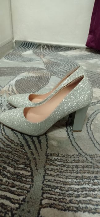 Ayollar Tuflisi sotaman