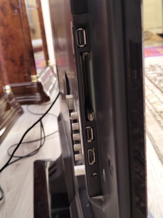 Телевизор LG42LM580T