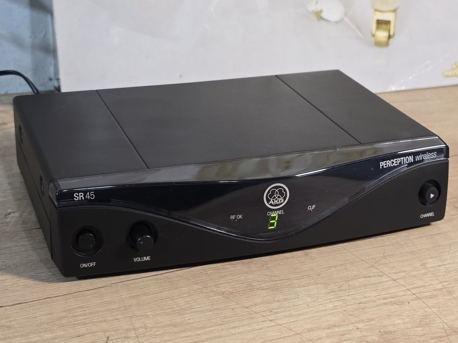 Receptor wireless AKG Perception Wireless SR45-balanced/unbalanced !