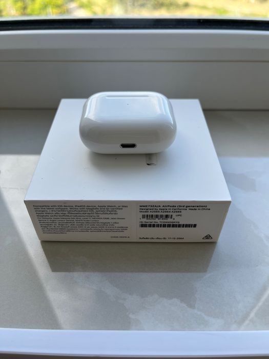 Продам AirPods 3
