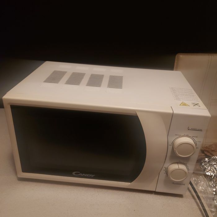 Vind cuptor cu microunde marca Candy