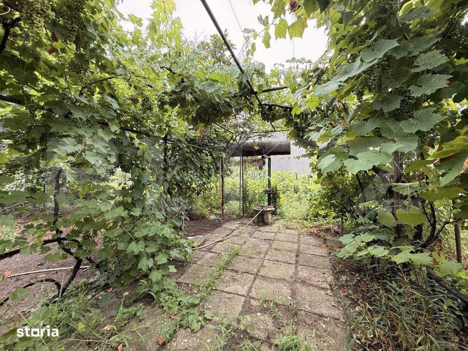 Teren IV 1.308 mp, cu casa veche si grajd, dubla deschidere, zona Prea