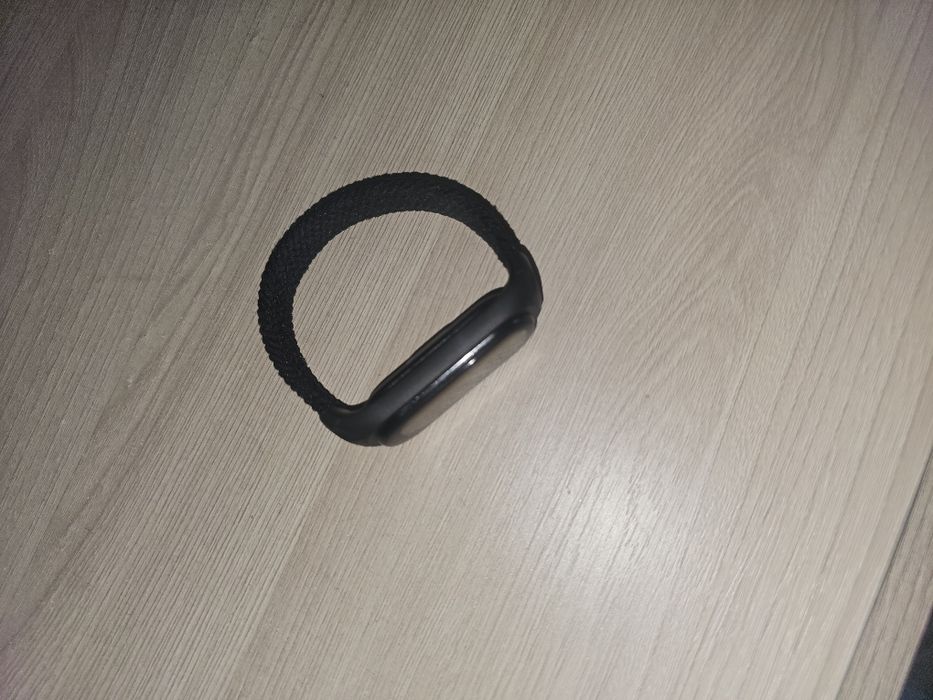 Продам фитнес браслет mi band 6