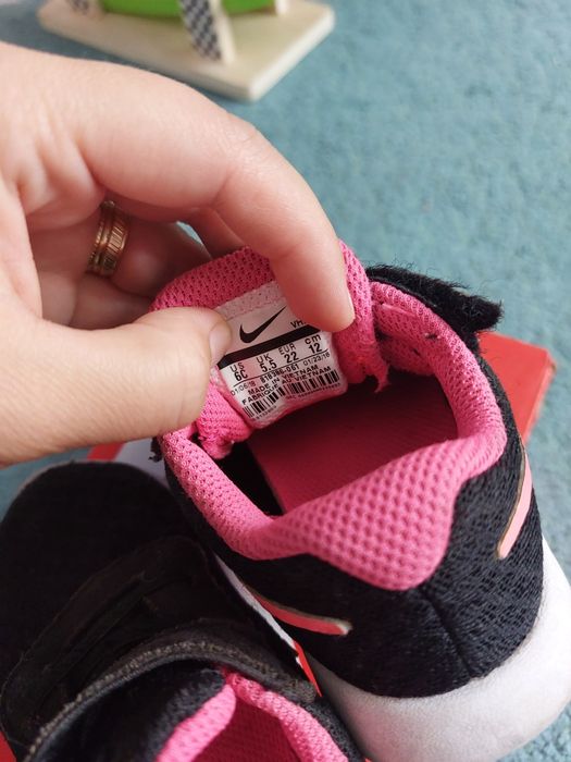 Adidasi Nike numarul 22