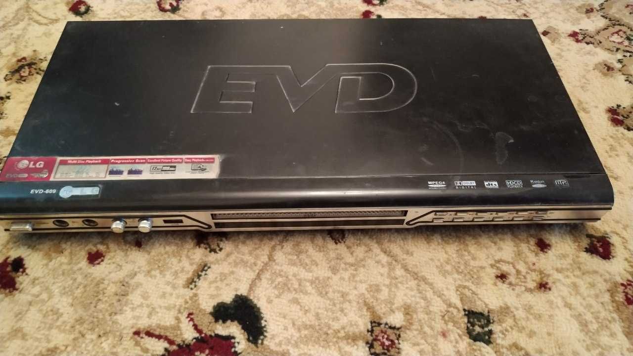 Видео кассетный и DVD player и пластинный апарат за все 300 тыяч: 300 000  сум - Прочая тв / видеотехника Ташкент на Olx