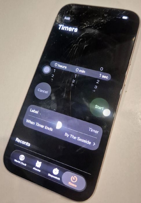 iPhone 15 Pink – Заключен iCloud