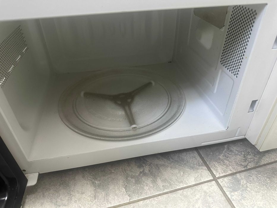 Микровълнова с грил Zanussi ZM21M4 700W 21l