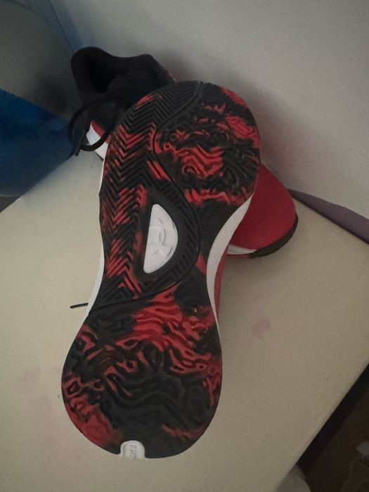 Adidasi under armour