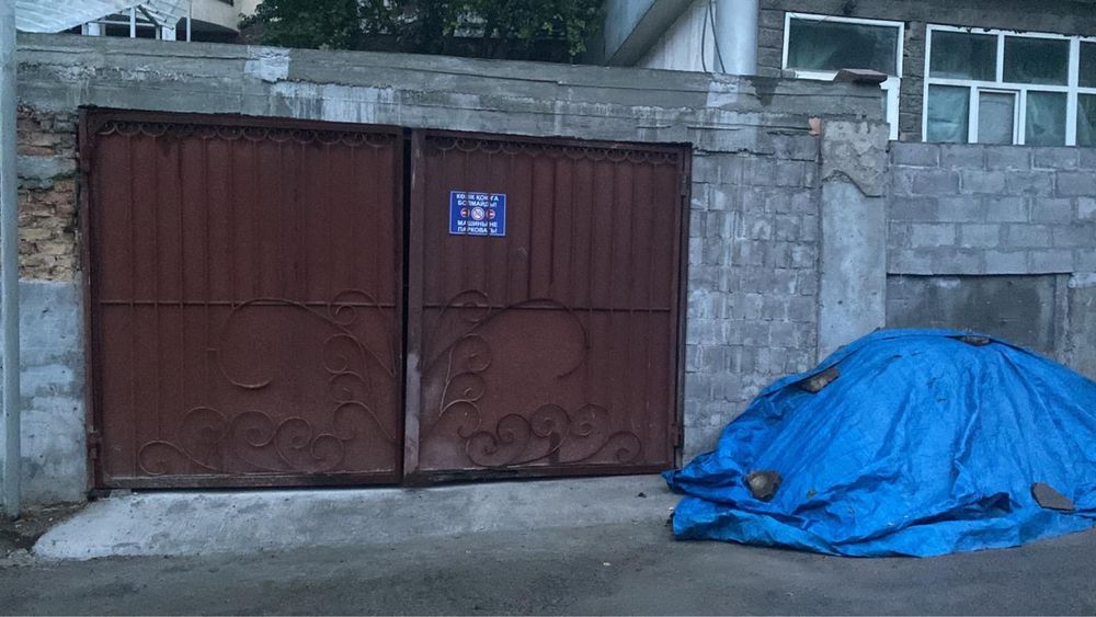 Железные ворота и калитка