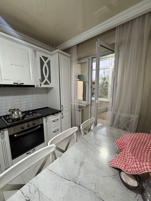 Кухня гарнитур Белый Очен богатый цвет