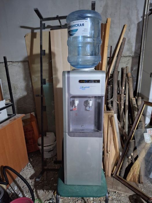 Продам диспенсер для воды