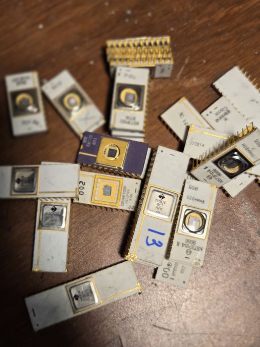 Радиодетали , платы , микросхемы