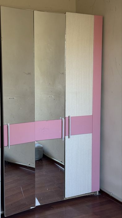 Продаем Шкаф в спальню
