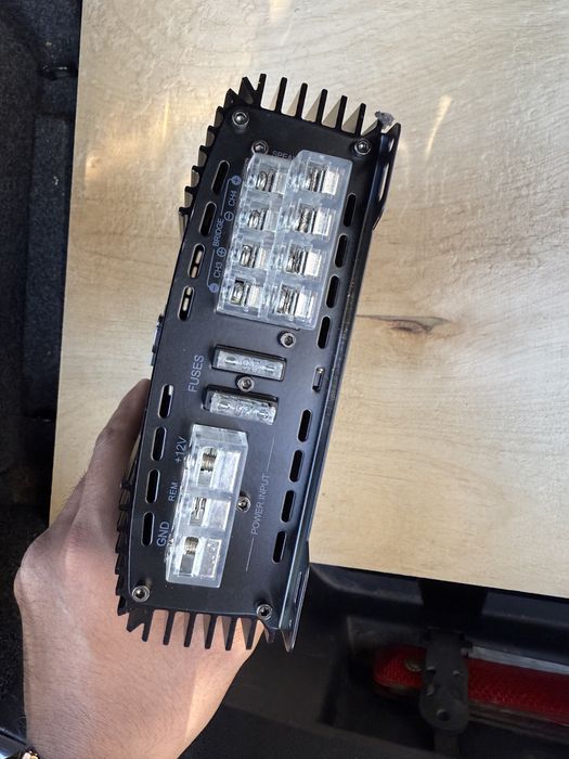 Продам усилитель Amp mass 4x80