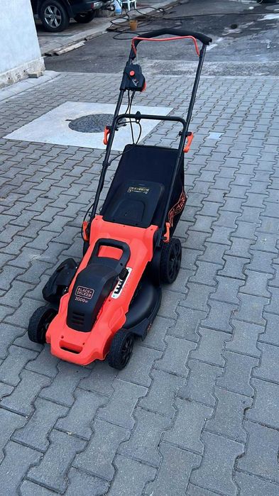 Masina electrica de tuns iarba Black Decker