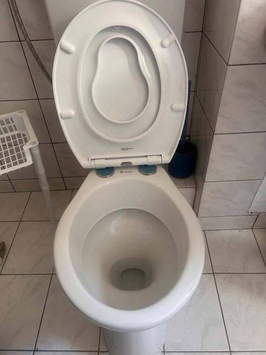 Vand 2 wc-uri complecte