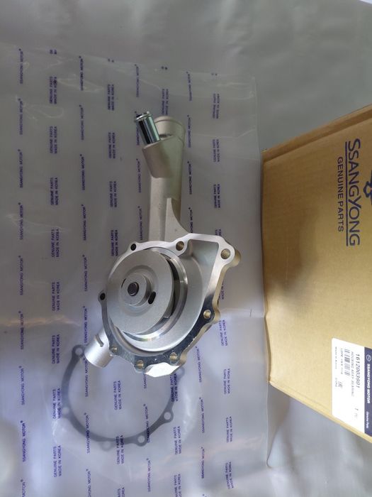 Водной насос (Помпа) на SsangYong Kyron 2.3 .