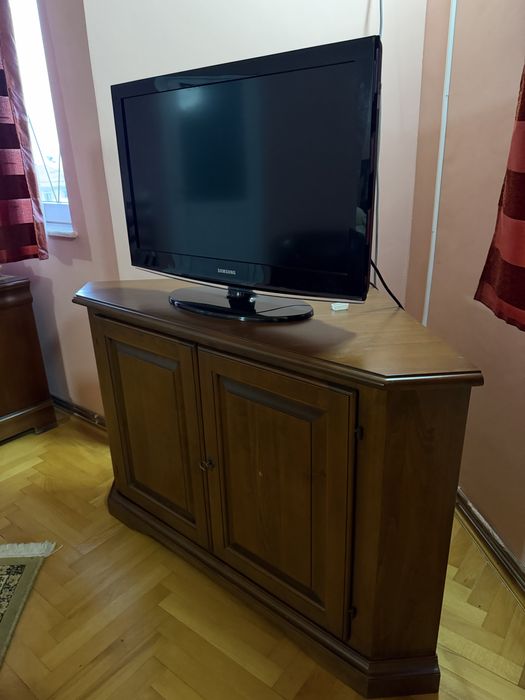 Mobila din lemn masiv