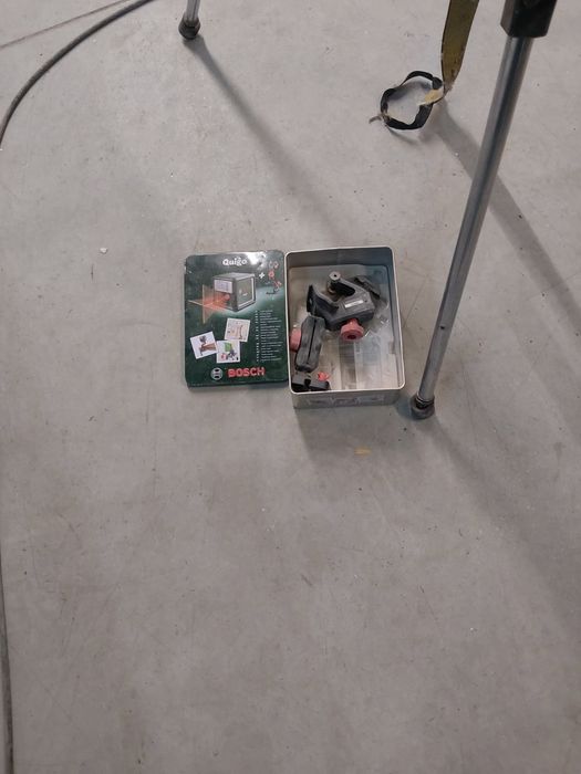 Лазерен нивелир бош със статив