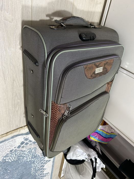 Чемодан срочно торг!!!