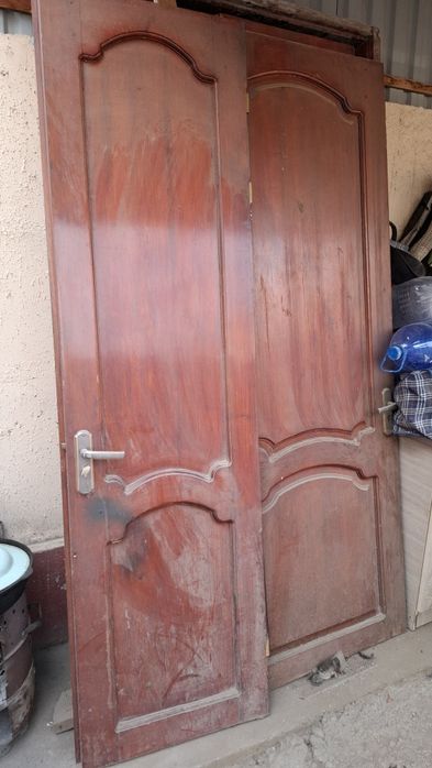 Ёгоч эшиклар яхши холатда