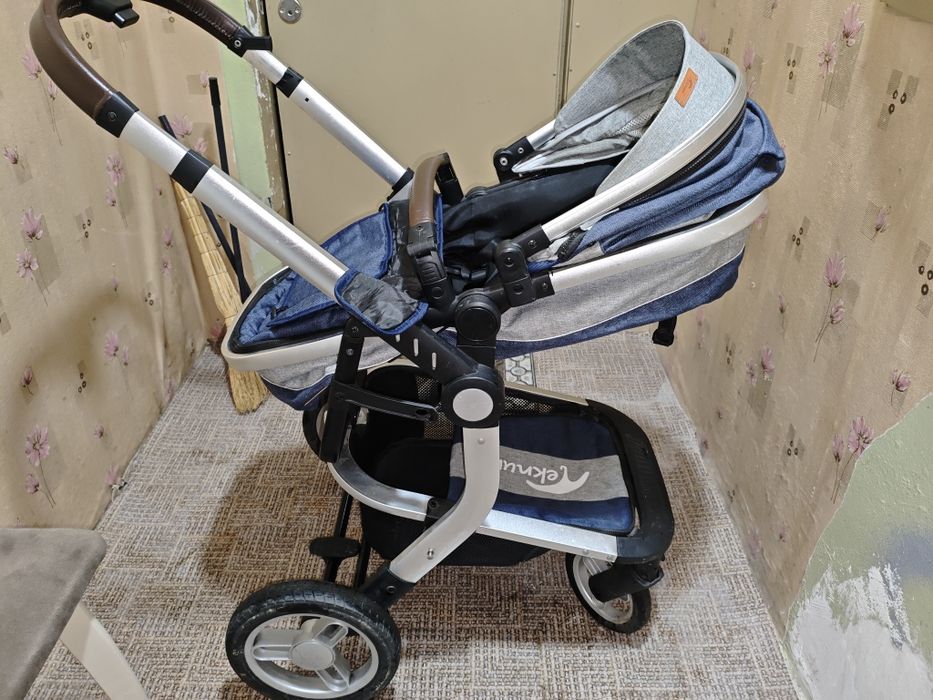 Коляска все регулируется  зима лето