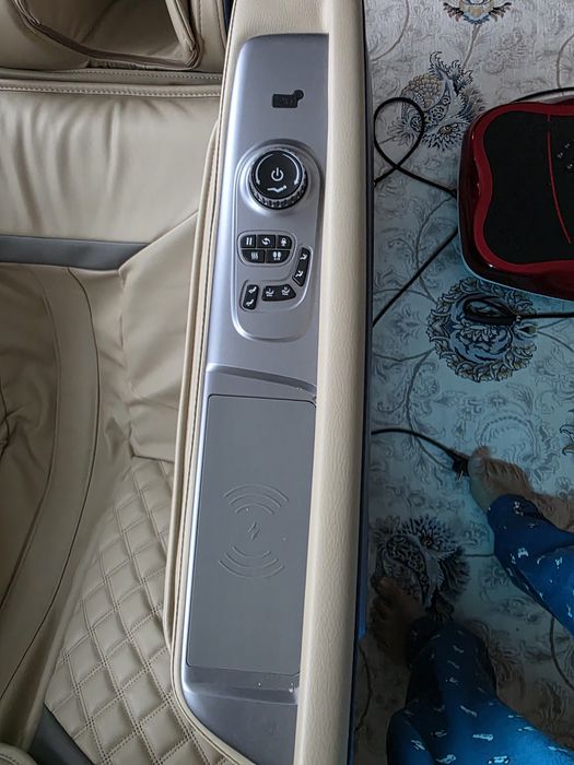 Продаётся массажное кресло Casa More