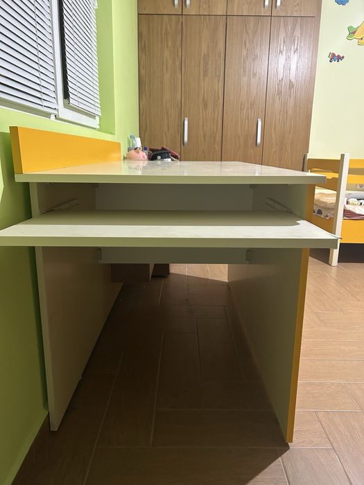 Двуетажно легло + бюро