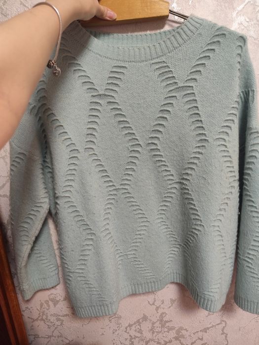 Свитер голубого цвета