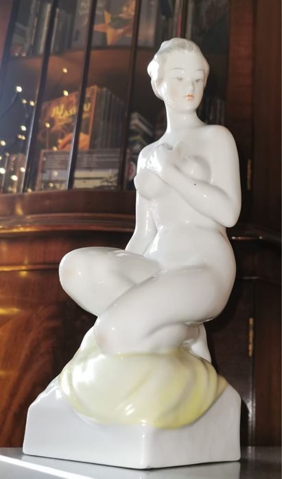 Антикварна порцеланова фигура марка Холохаза Унгария рядка колекция