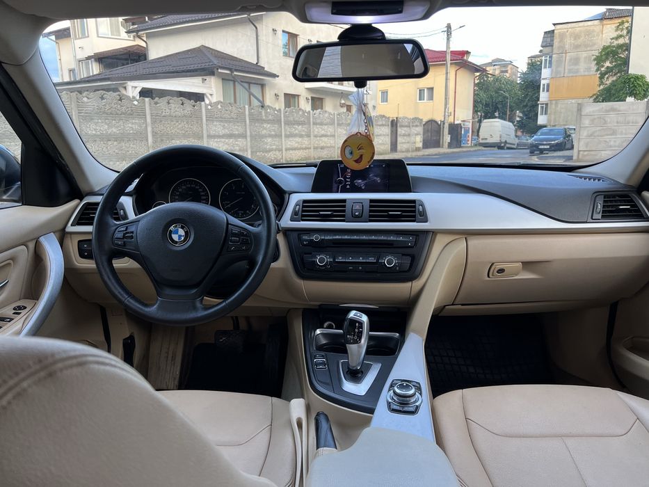 BMW SERIA 3 f30 2012 automat 318d