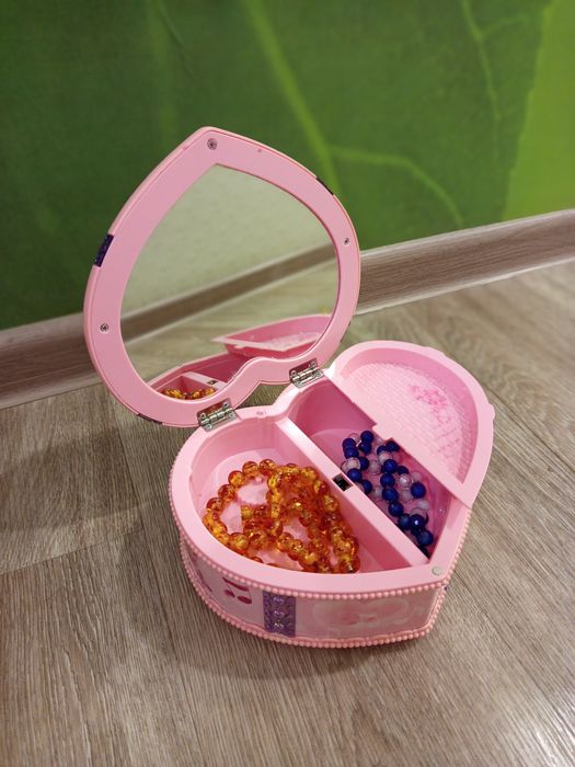 Шкатулка для цепочек колец и бусс