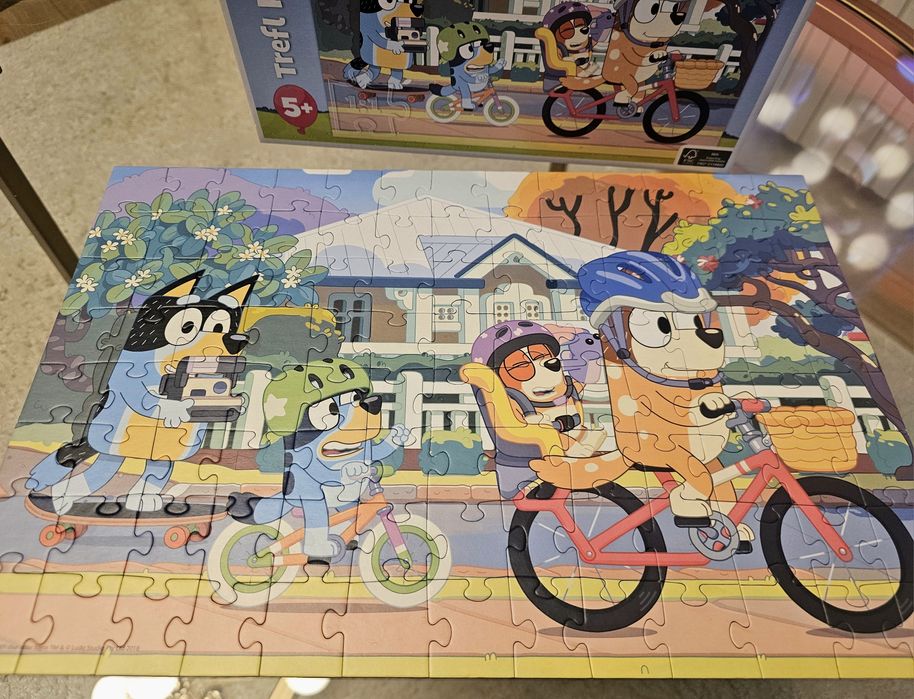 Set  Bluey - Casa familiei cu 9 figurine, Carte Xilofon, Puzzle Bluey