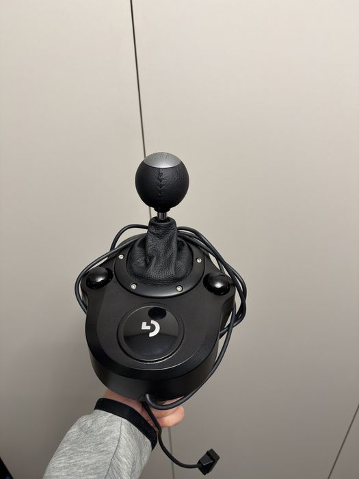 volan gaming logitech