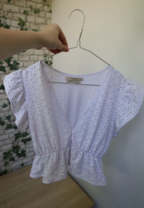 Top alb cu volane S