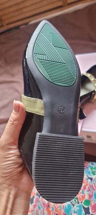 Продам новые туфли Josiny