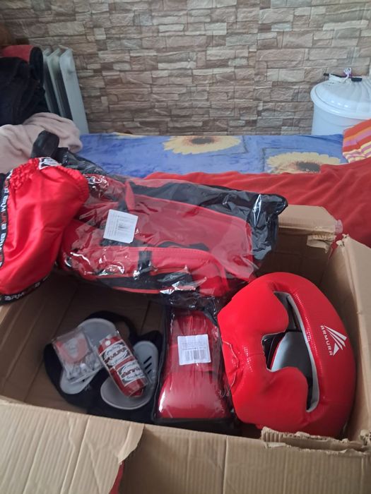 Vand ecipamend de kickboxing