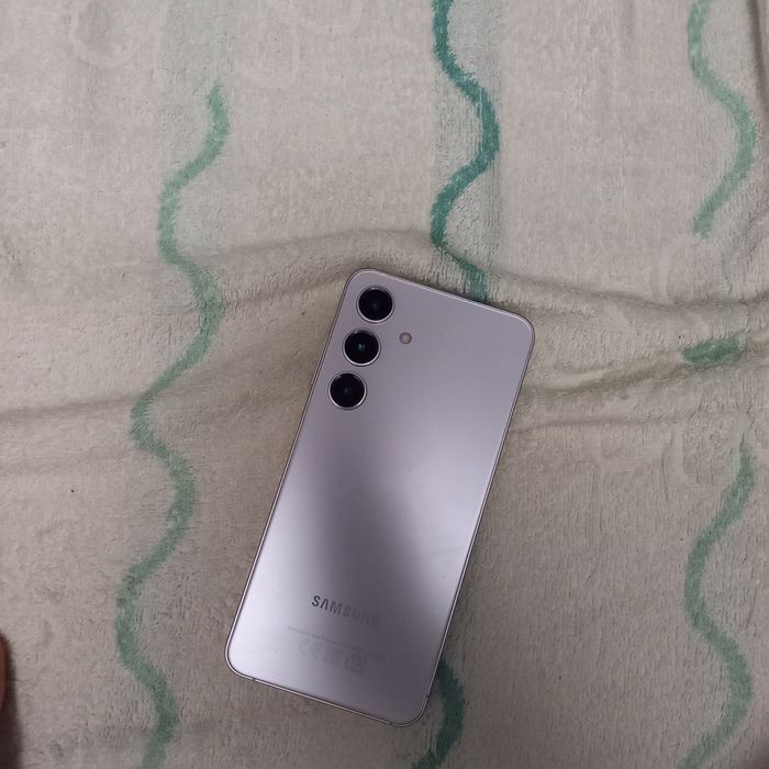 Samsung s24,хороший.