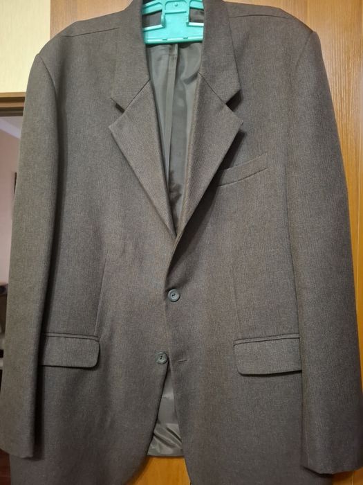 Продаются 2 пиджака 56 размера