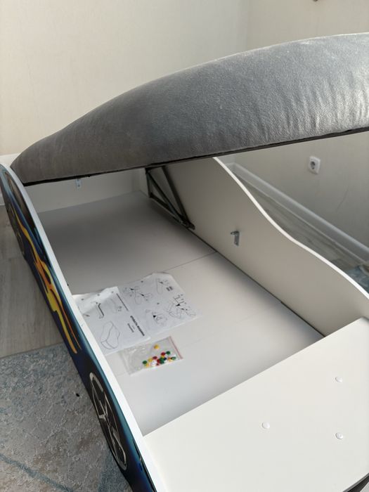 Кровать-машина синяя