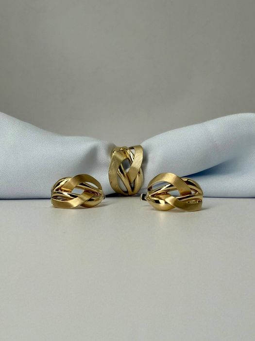 Oltin sotiladi kamplekt