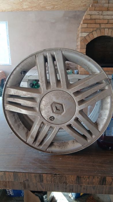 Vând 4 jenti renault de aliaj cu tot cu senzor de presiune