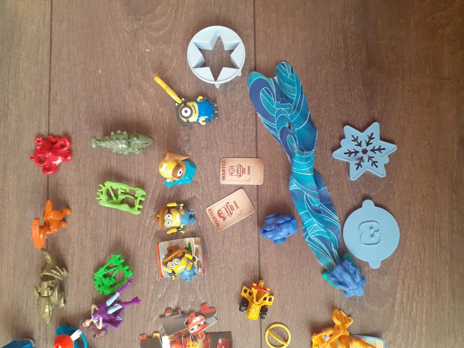 Колекция от kinder играчки за 25лв.