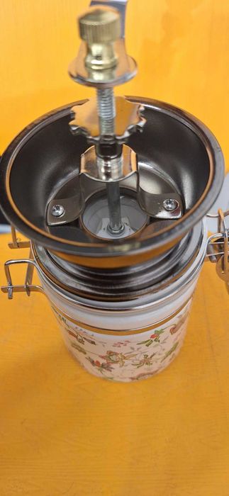 Нова Ретро Мелачка на Зърна Механична Кафемелачка 2 Варианта