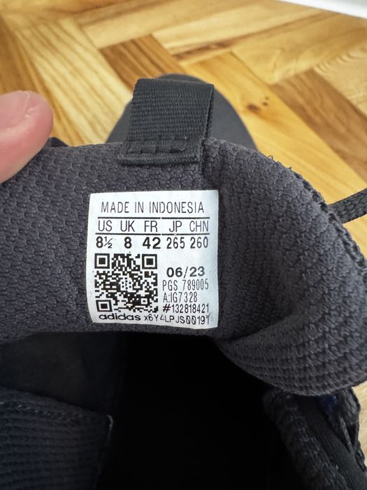 Маратонки Adidas и Puma