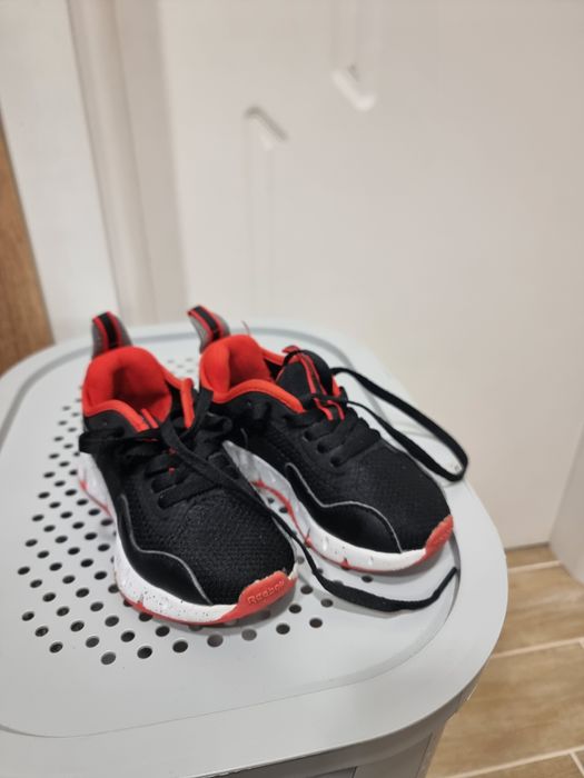 Маратонки Reebok и Adidas