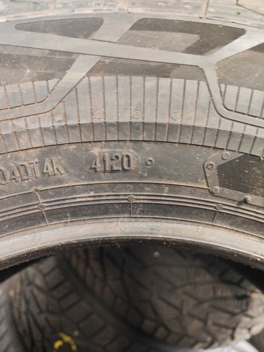 4бр.летни гуми 215/65/15C Continental