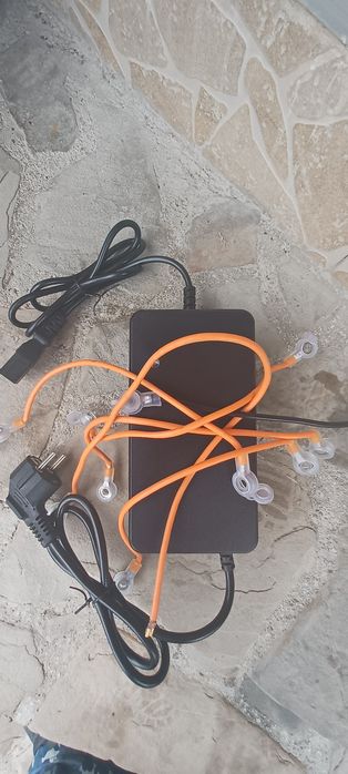 Încărcător triciclu electric 60v 3ah